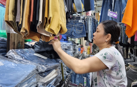 Tiểu thương than bị kẹt giữa Thuế với Quản lý thị trường