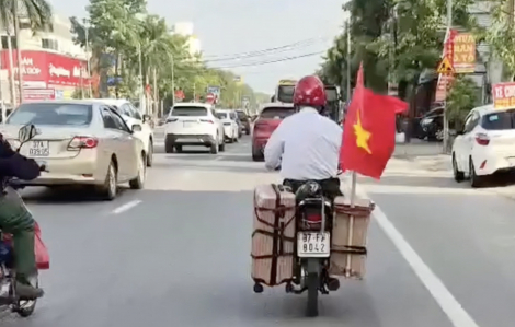 Cựu chiến binh U80 Trần Văn Thanh chạy xe máy ra Hà Nội xem diễu binh A80