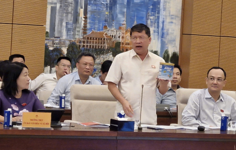 Đại biểu Quốc hội mang sữa 'nghi giả' lên nghị trường