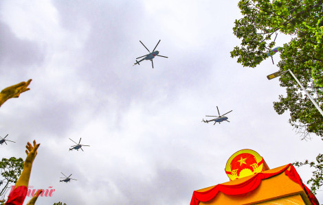 Máy bay tập luyện diễu binh bay “ngợp” Quảng trường Ba Đình