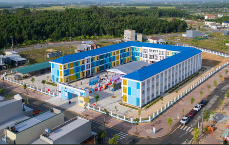 Quảng Ngãi: Khánh thành trường tiểu học hiện đại từ 42 tỉ đồng được trao tặng