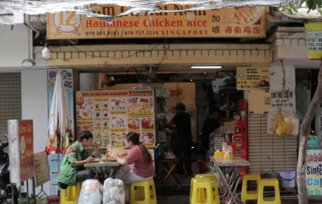 Trải nghiệm cơm gà Hải Nam vị Singapore tại TPHCM