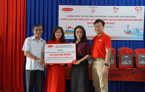 Dai-ichi Life Việt Nam tài trợ hệ thống máy lọc nước uống sạch và quà khuyến học cho trường học tại xã Xuyên Mộc