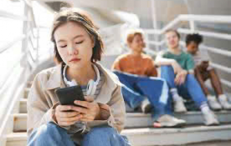 Đừng để tuổi trẻ trôi qua trong im lặng