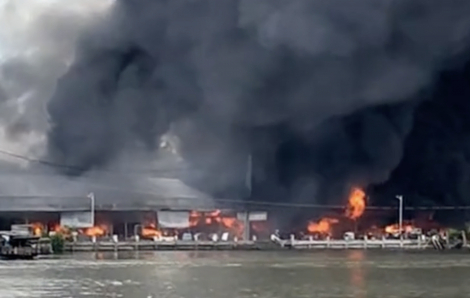 Ghen tuông, đốt nhà khiến cháy 56 ki-ốt tại chợ ở Cà Mau?