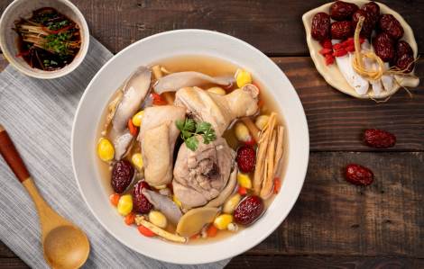 Làm mới thực đơn back-to-school với xúp gà Mỹ hầm thuốc bắc thơm ngon, bổ dưỡng