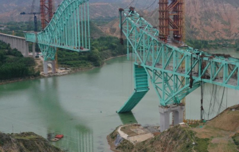 Sập cầu ở Trung Quốc, 10 người chết, 4 người mất tích