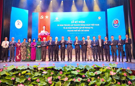 Sở Ngoại vụ TPHCM vinh dự đón nhận Huân chương Lao động hạng Nhất