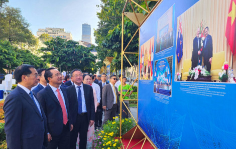 TPHCM: Khai mạc triển lãm ảnh 80 năm ngành ngoại giao