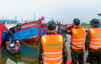 Biên phòng Đà Nẵng tích cực kêu gọi người dân tránh trú bão số 5