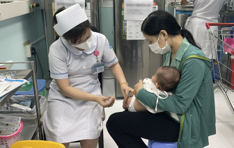 Tại sao trẻ sinh ra cần tiêm vắc xin viêm gan B trong 72 giờ đầu?