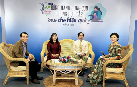 Cùng con học tập: Đồng hành chứ không điều hành