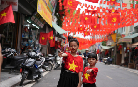 Hà Nội rộn ràng trong sắc cờ hoa hướng tới Quốc khánh