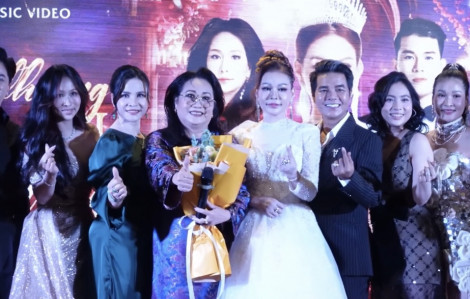 Nghệ sĩ Thanh Hằng chúc mừng niềm đam mê ca hát của doanh nhân Huỳnh Thanh Thúy