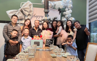 Mẹ là gương sáng của 3 con gái