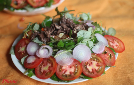 Càng cua mà trộn thịt bò