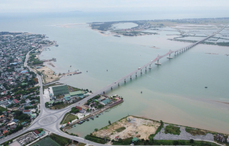 “Đóng cửa” cầu nối liền tỉnh Nghệ An và Hà Tĩnh để ứng phó bão số 5