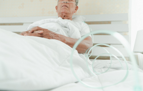 Những thắc mắc thường gặp xung quanh vắc xin phòng cúm mùa cho người bệnh nền và người cao tuổi