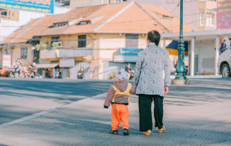 Mẹ chồng lớn tiếng, con dâu vẫn thấy mình may mắn