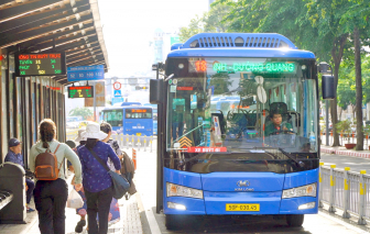 TPHCM bàn lộ trình khả thi để tiến tới 100% xe buýt điện