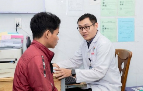 Bác sĩ chuyên khoa đầu ngành luân phiên đến đặc khu Côn Đảo công tác