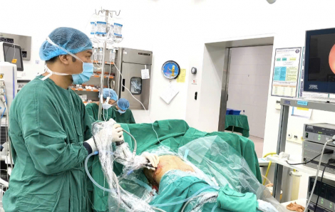 Bỏ quên ống thông mềm sau phẫu thuật suốt 2 năm, người đàn ông nguy cơ ngừng tim đột ngột