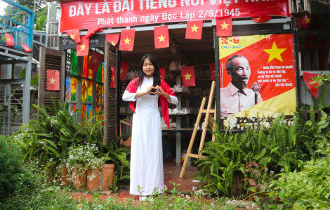 Cô giáo biến quán cà phê thành không gian kỷ niệm Quốc khánh 2/9