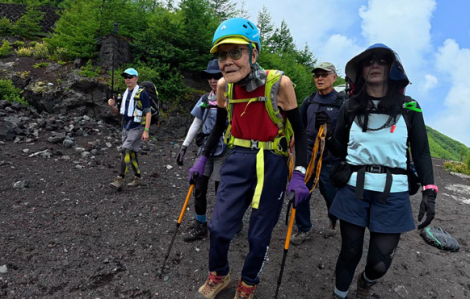 Mắc bệnh tim nghiêm trọng, cụ ông 102 tuổi vẫn lập kỷ lục thế giới leo núi Phú Sĩ