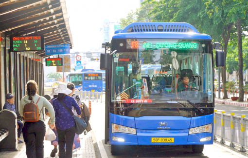 TPHCM bàn lộ trình khả thi để tiến tới 100% xe buýt điện