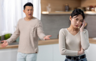 Chồng cộc cằn, vợ héo hon
