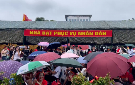 Lắp dựng 10 nhà bạt dã chiến phục vụ người dân xem diễu binh, diễu hành