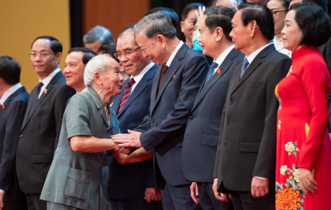 Tổng bí thư Tô Lâm gặp mặt gần 2.000 đại biểu Quốc hội qua các thời kỳ