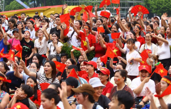 Món quà 100.000 đồng ăn lễ 2/9 và thông điệp của một Nhà nước biết sẻ chia