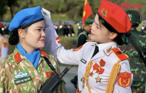 2 chị em cùng khoác áo lính, sải bước trong đội hình diễu binh A80