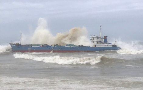 Áp thấp nhiệt đới mới trên Biển Đông: Giật cấp 8, gây dông lốc, sóng lớn