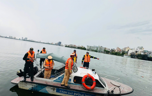 Công an Hà Nội bảo đảm trật tự an toàn giao thông đường thủy dịp Quốc khánh 2/9
