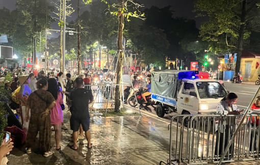 Người dân trải chiếu, xếp ghế trước 2 ngày để chờ xem tổng duyệt A80