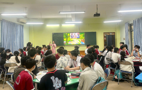 Học sinh đông khiến nhiều trường chưa thể dạy 2 buổi mỗi ngày