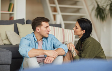 Chồng thường xuyên ép tôi nghỉ việc