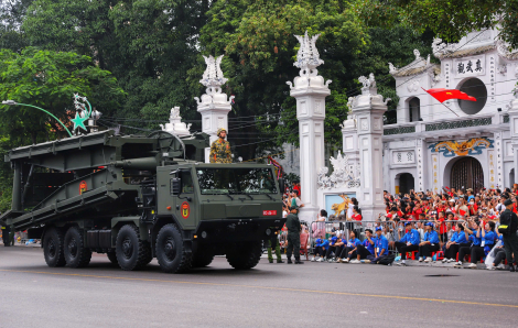 Bộ Y tế khuyến cáo không gào thét, phấn khích quá mức khi xem diễu binh, diễu hành