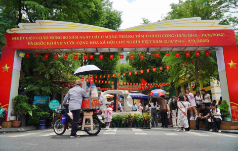 Người dân nô nức check-in đường sách TPHCM dịp Quốc khánh 2/9