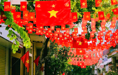 Đi dưới bóng cờ độc lập