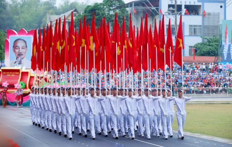 Đi trong ánh bình minh rạng ngời của Tổ quốc
