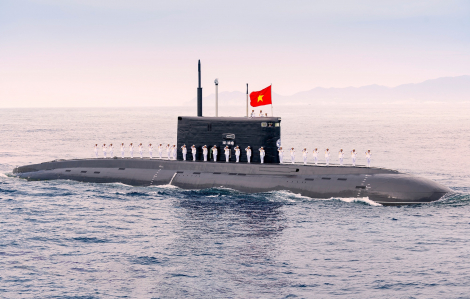 Lễ chào cờ trên biển: xúc động, hào hùng