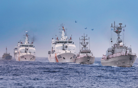 Toàn cảnh lễ diễu binh trên biển lần đầu tiên trong lịch sử