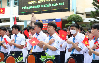 Khai giảng năm học mới, nhiều trường học TPHCM nhận Huân chương Lao động