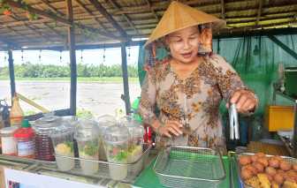 Phụ nữ Long Thạnh làm giàu từ gian hàng chợ quê