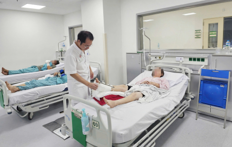 Đi cắt cỏ, người phụ nữ đứt lìa cẳng