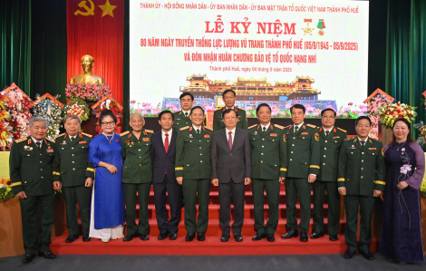 Lực lượng vũ trang TP Huế đón nhận Huân chương Bảo vệ Tổ quốc hạng Nhì