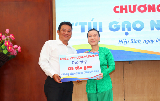 “Túi gạo nghĩa tình” cho các hộ dân có hoàn cảnh khó khăn